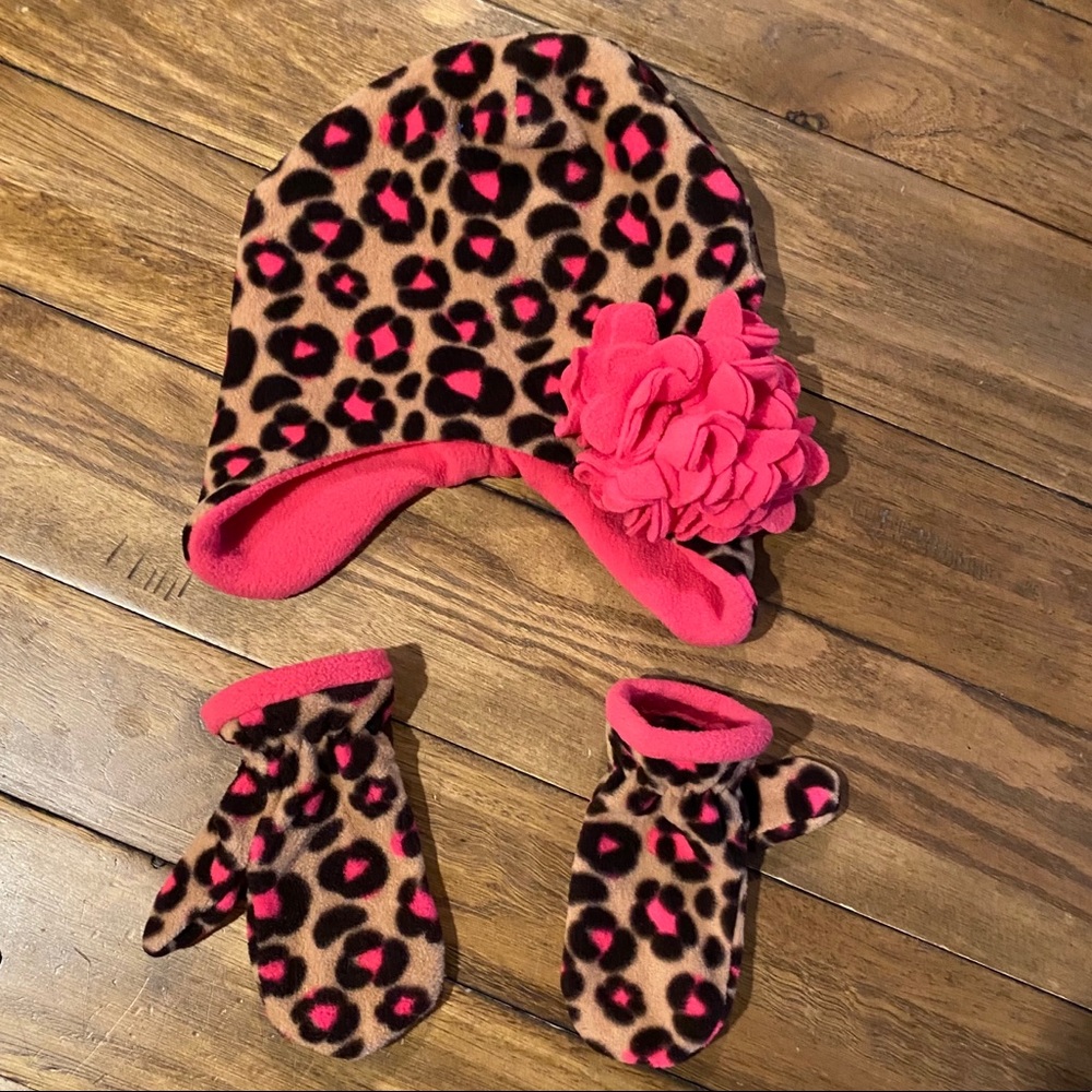Little girls pink leopard print hat & mittens. 3T